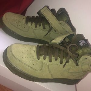 Men’s Size 9 Air Force 1 Mid 07’s